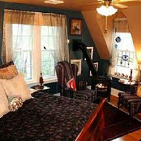 Red Elephant Inn Bed And Breakfast Норт-Конвей Экстерьер фото