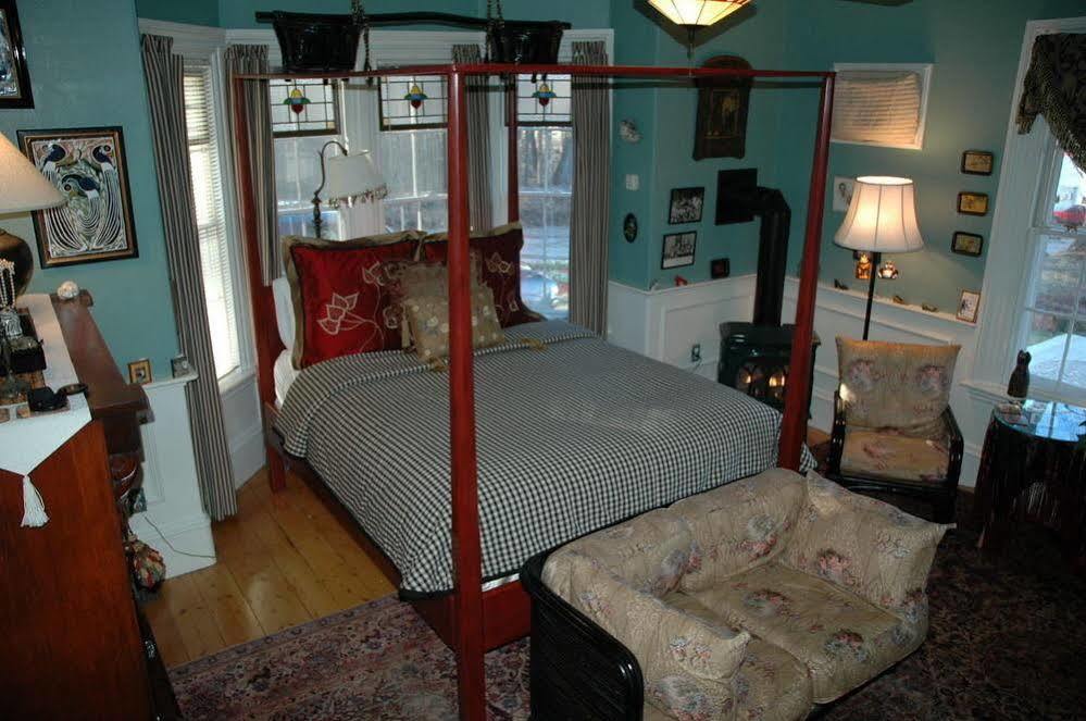 Red Elephant Inn Bed And Breakfast Норт-Конвей Экстерьер фото